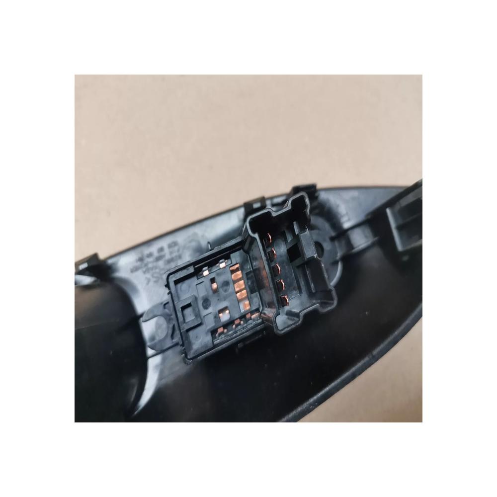 BOUTON COMMANDE LEVE VITRE ARRIERE DROIT NISSAN JUKE F15 REF 829601KA2A