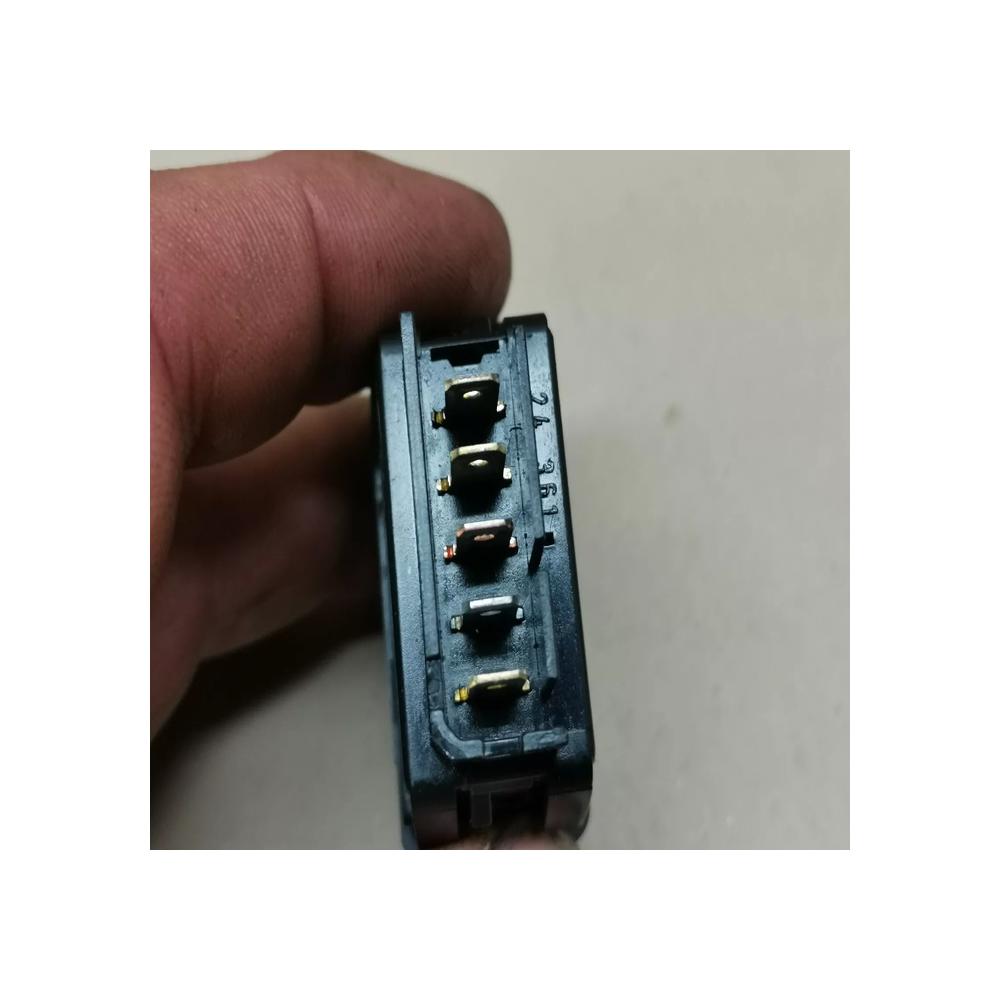 BOUTON COMMANDE LEVE VITRE ELECTRIQUE AVANT DROIT RENAULT MEGANE 1 REF 430001K