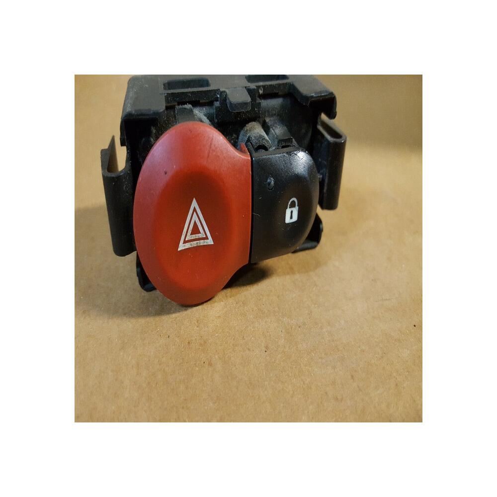 Bouton de warning RENAULT CLIO 3 III REF 8200523299