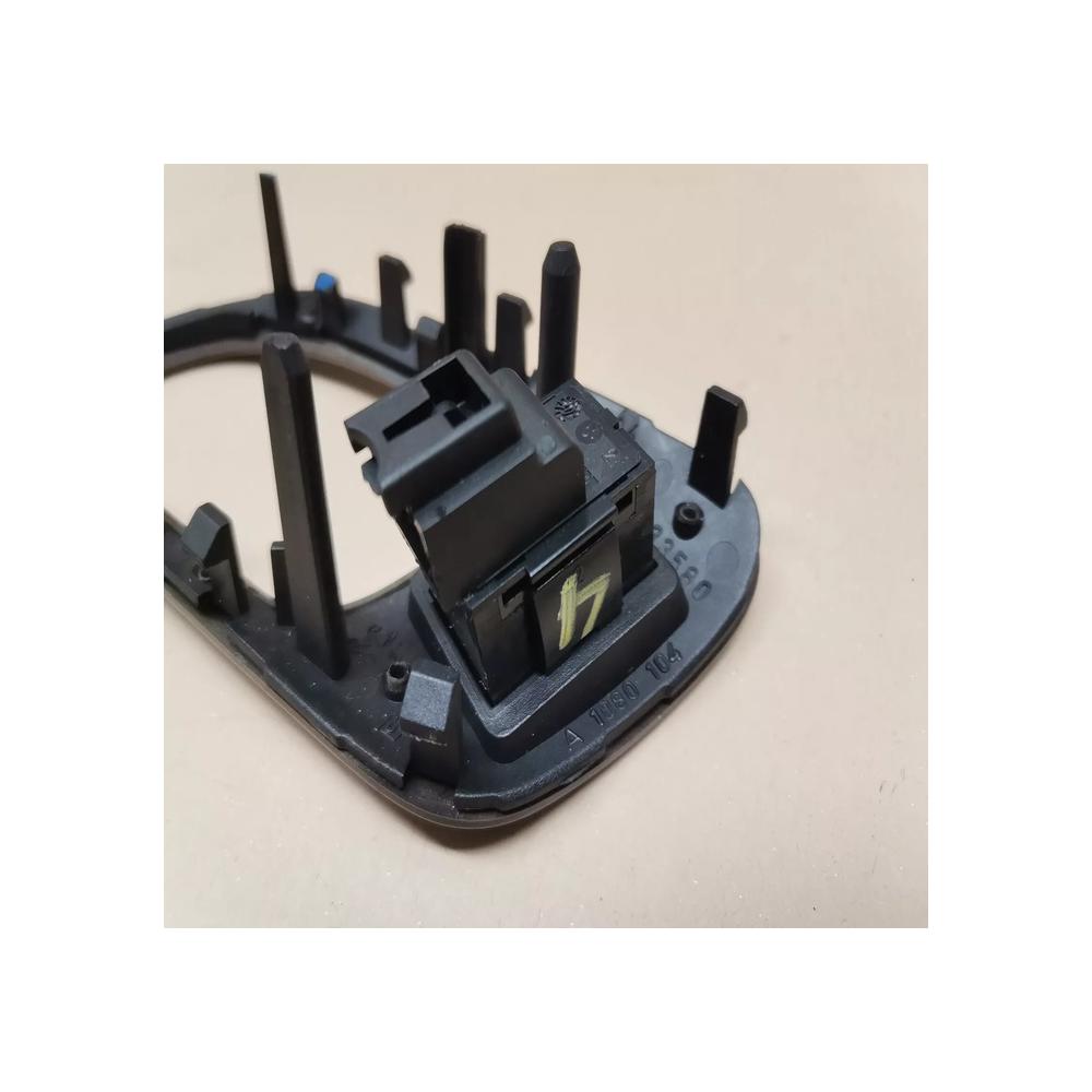 BOUTON LEVE VITRE AVANT DROIT Peugeot 607 9635733580 *