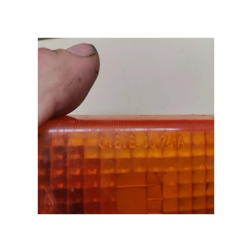 CABOCHON FEU CLIGNOTANT VEILLEUSE AVANT DROIT RENAULT 12 R12 A310 REF 3076A