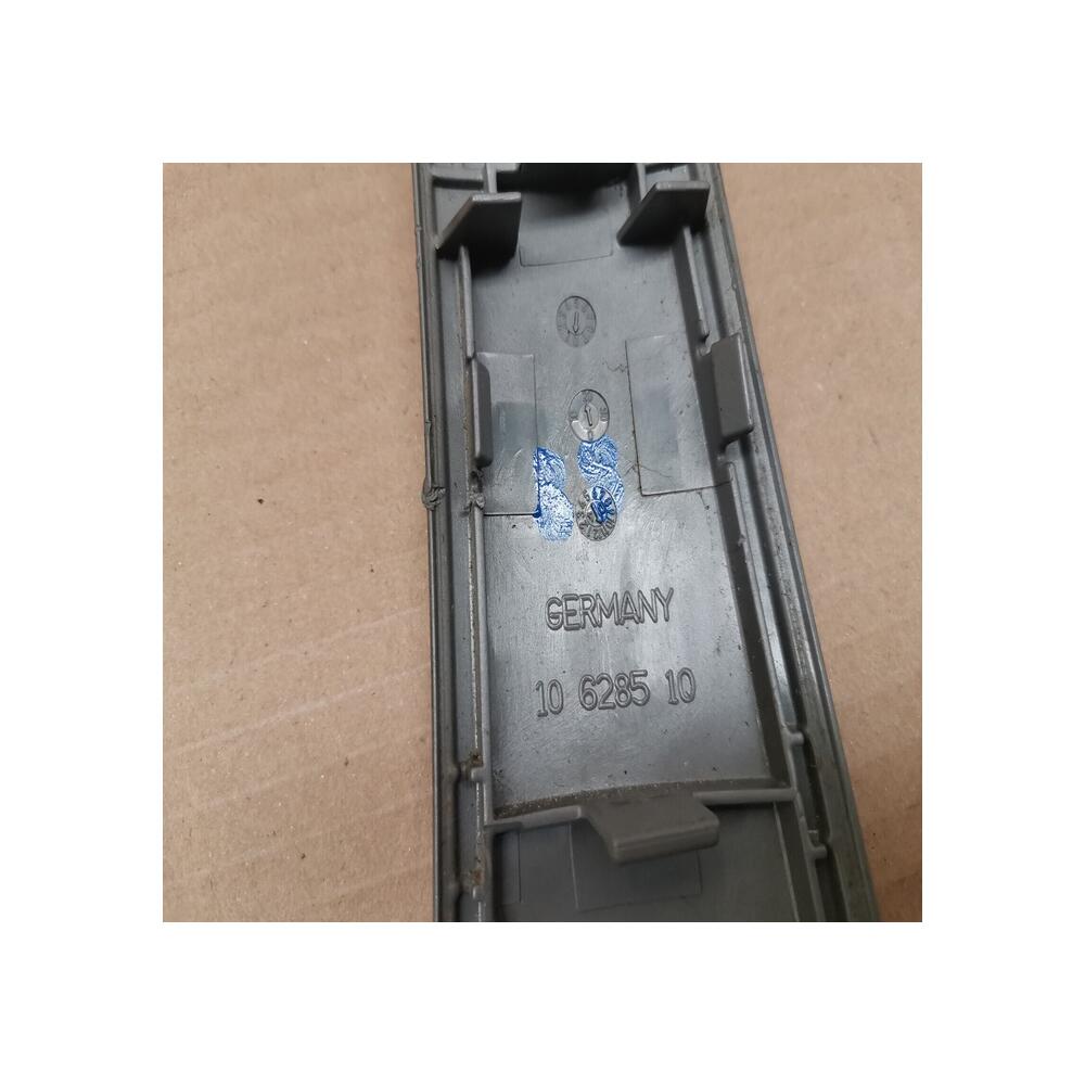 CACHE poignee porte interieur coté droit BMW SERIE 1 E87 ref 7147108