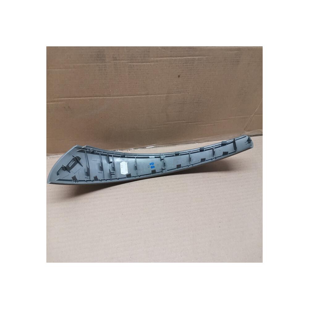 CACHE poignee porte interieur coté gauche BMW SERIE 1 E87 ref 7147107