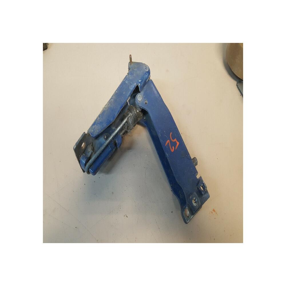Charniere de porte arriere coffre gauche MERCEDES VIANO VITO w639