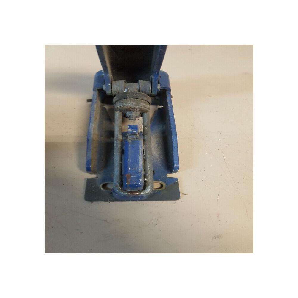 Charniere de porte arriere coffre gauche MERCEDES VIANO VITO w639