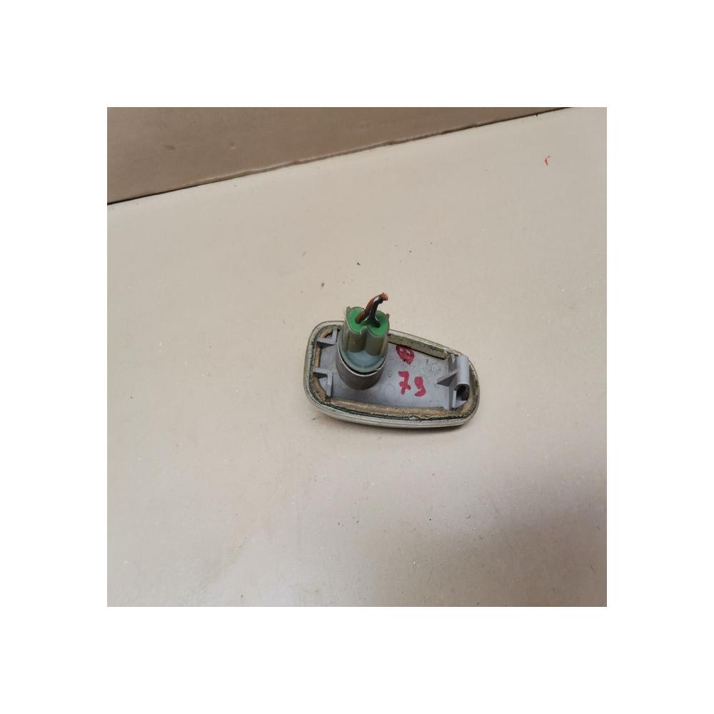 clignotant laterale w210 MERCEDES  CLASSE E W210 A2108200921