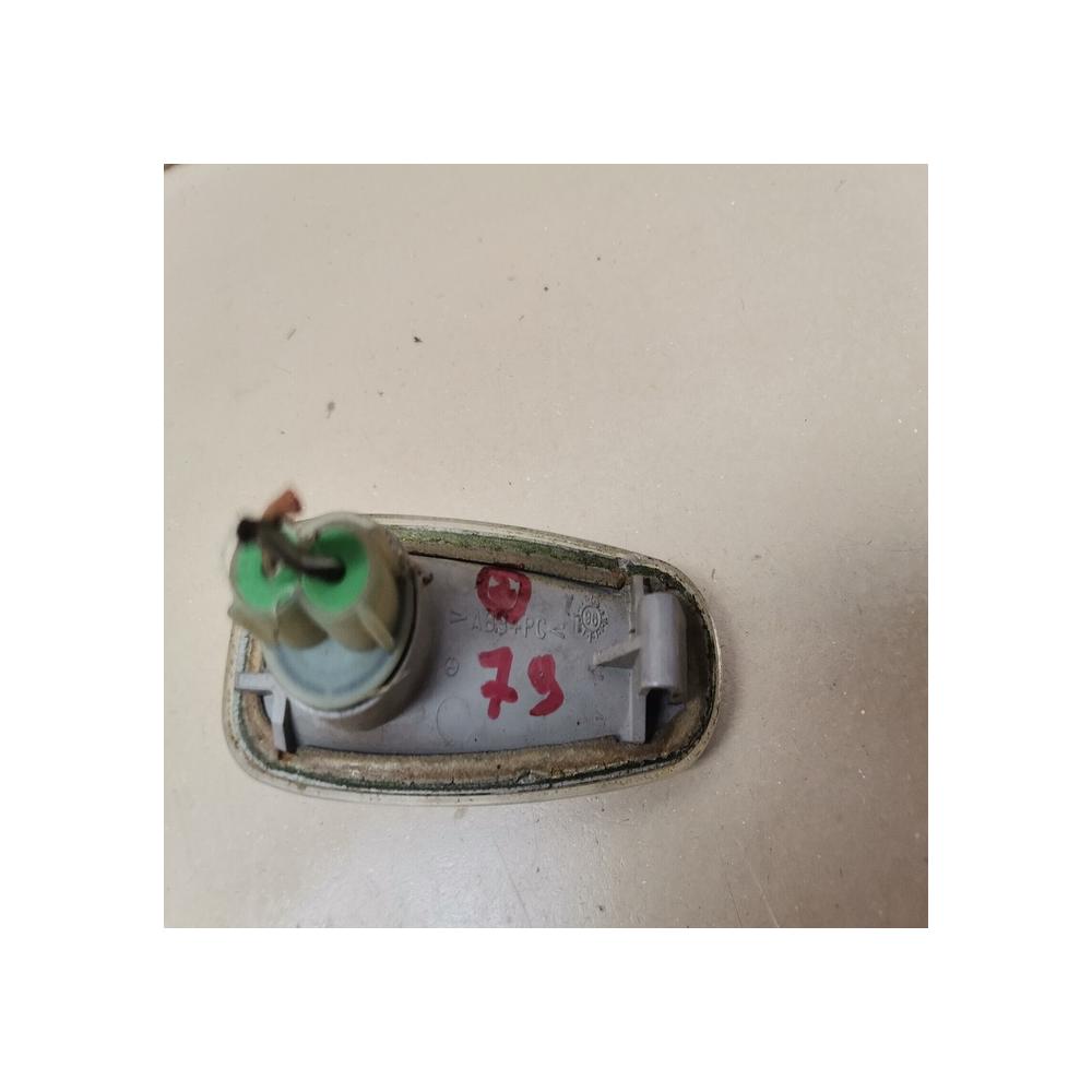 clignotant laterale w210 MERCEDES  CLASSE E W210 A2108200921