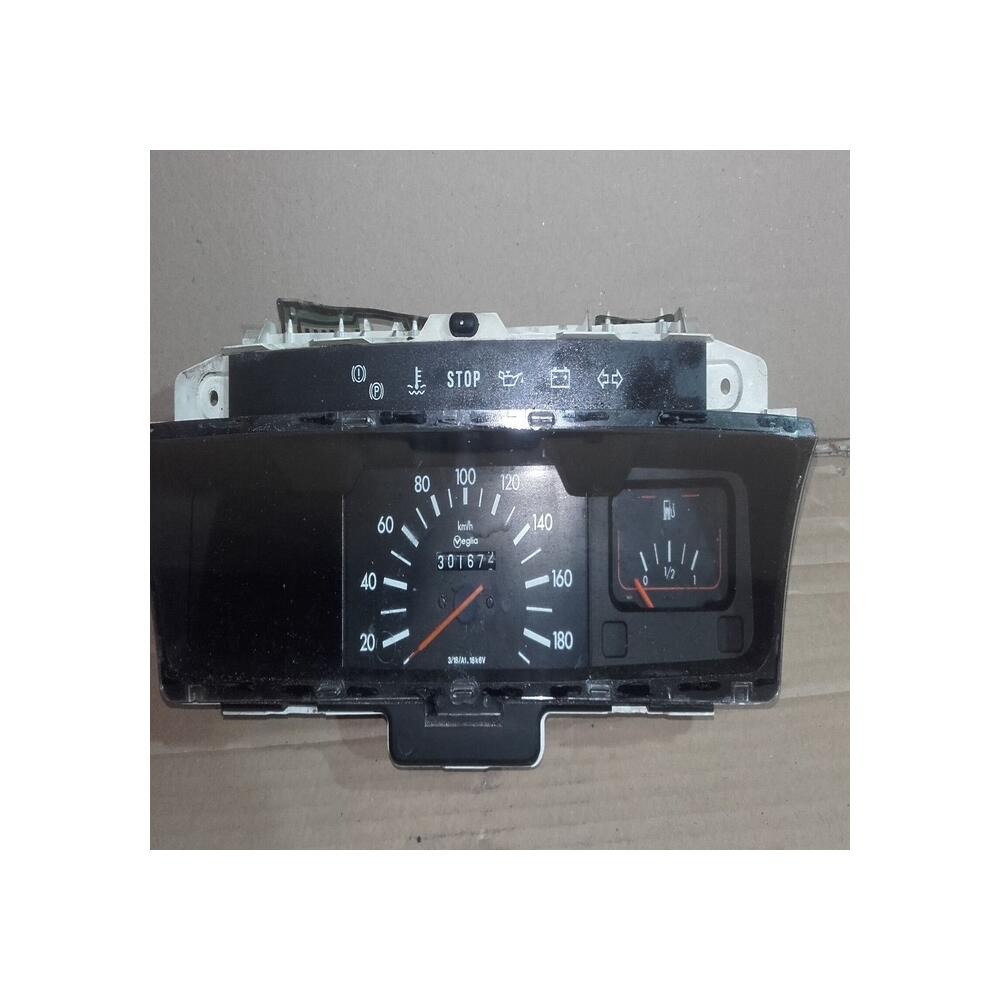 Compteur PEUGEOT 205  301672 KMS REF 9753530180