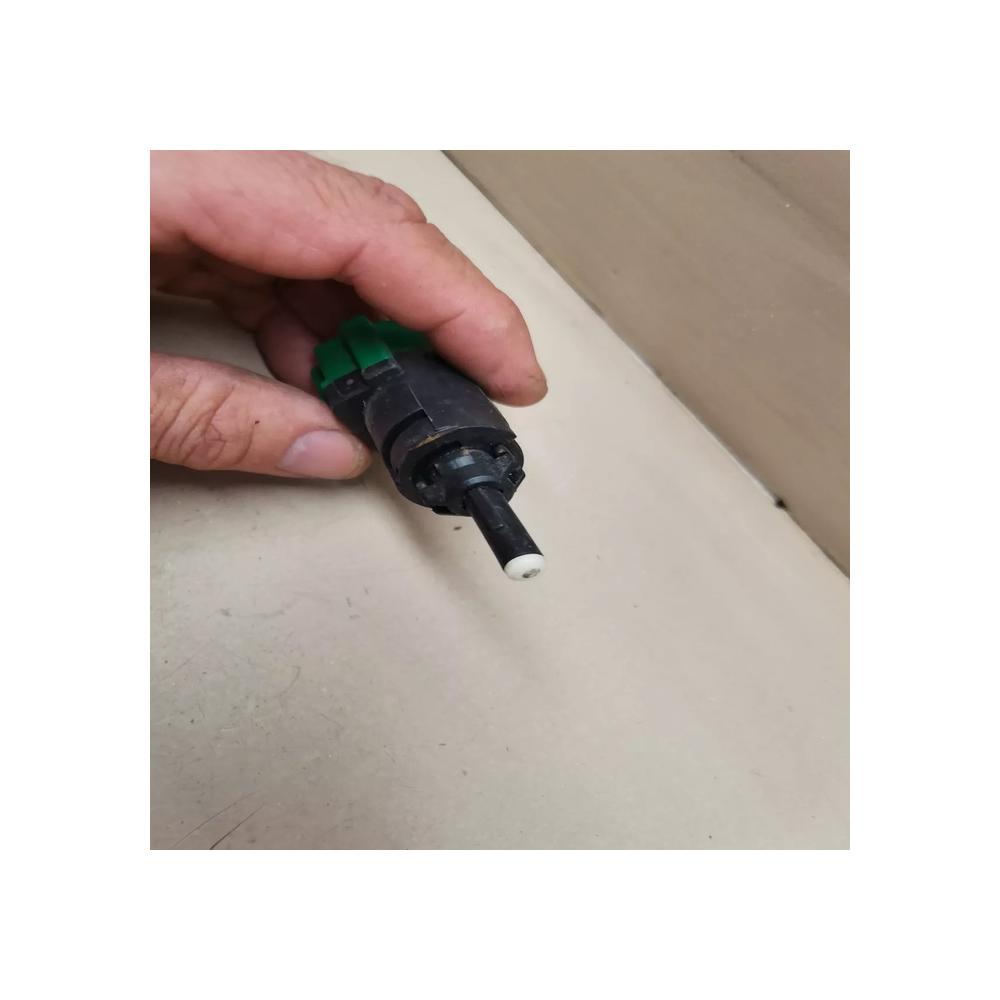 Contacteur feu stop PEUGEOT 207 208 CITROEN C3 2 PHASE 1 9670430580