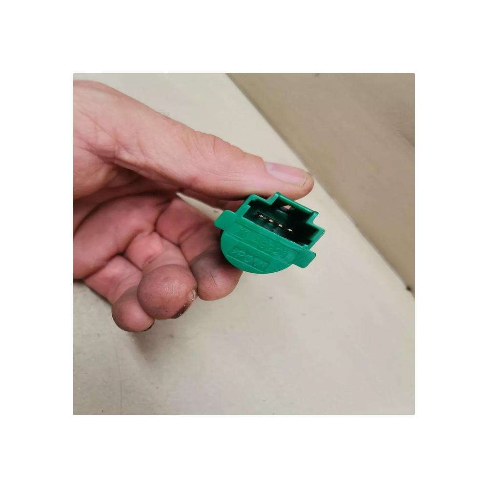 Contacteur feu stop PEUGEOT 207 208 CITROEN C3 2 PHASE 1 9670430580