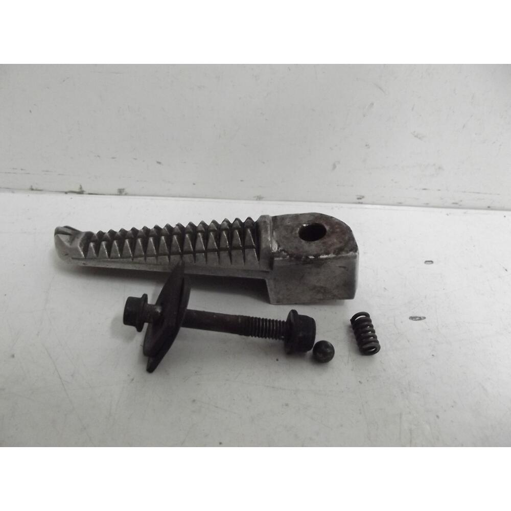 repose pieds passager droit YAMAHA FAZER 600 1998-2003