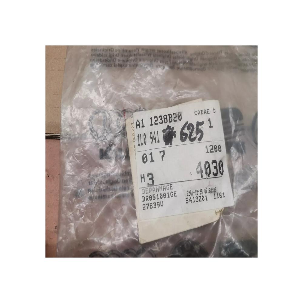 ENTOURAGE CADRE FEU ANTIBROUILLARD AVANT GAUCHE SEAT TOLEDO I REF 1L0941625