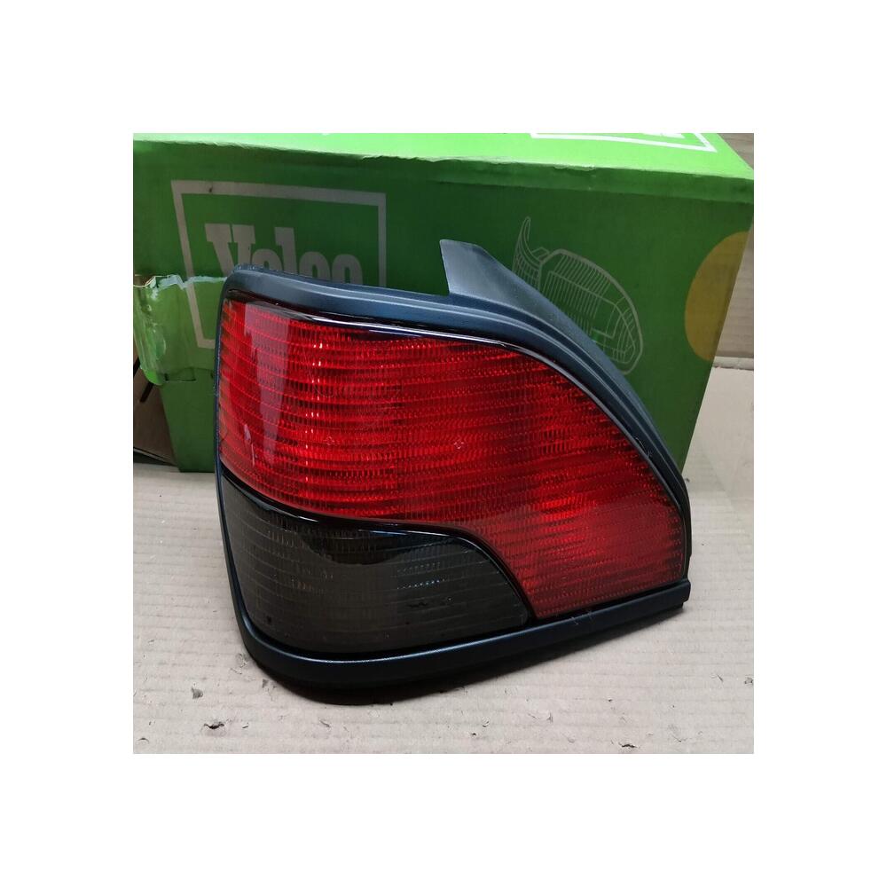 feu arriere gauche conducteur Peugeot 306 phase 1