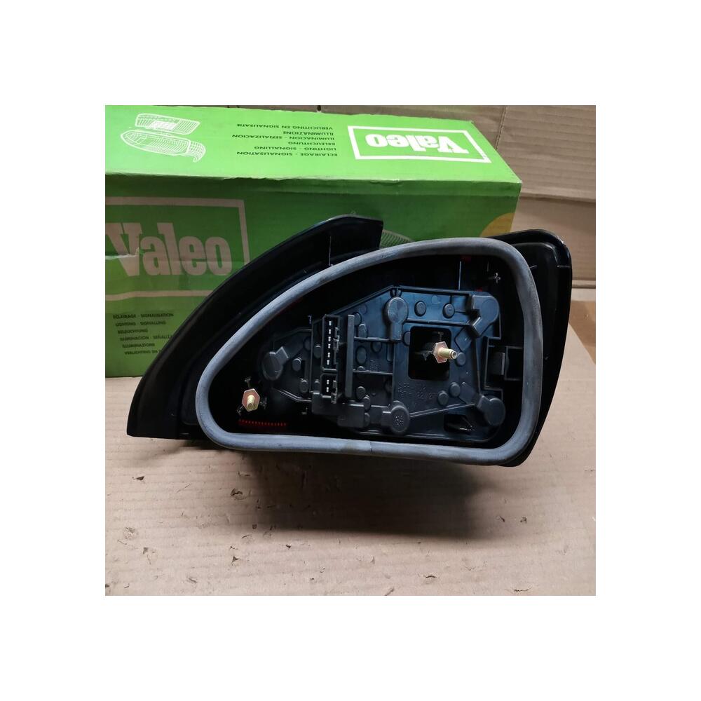 feu arriere gauche conducteur Peugeot 306 phase 1