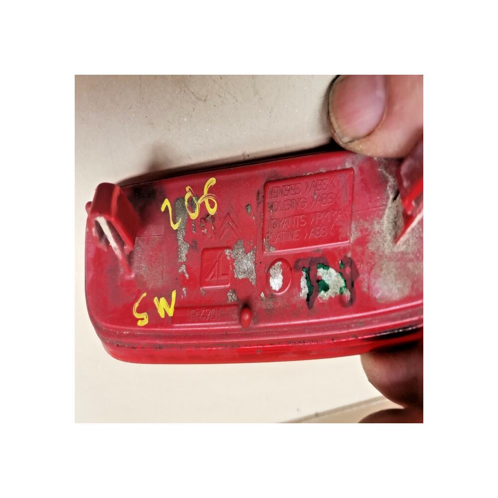 feu rouge Catadioptre arrière droit Peugeot 206 REF R4701