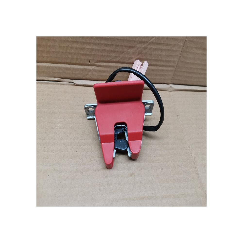 GACHE CROCHET FERMETURE ELECTRIQUE COFFRE ARRIERE VOLKSWAGEN  FOX 5Z6827505