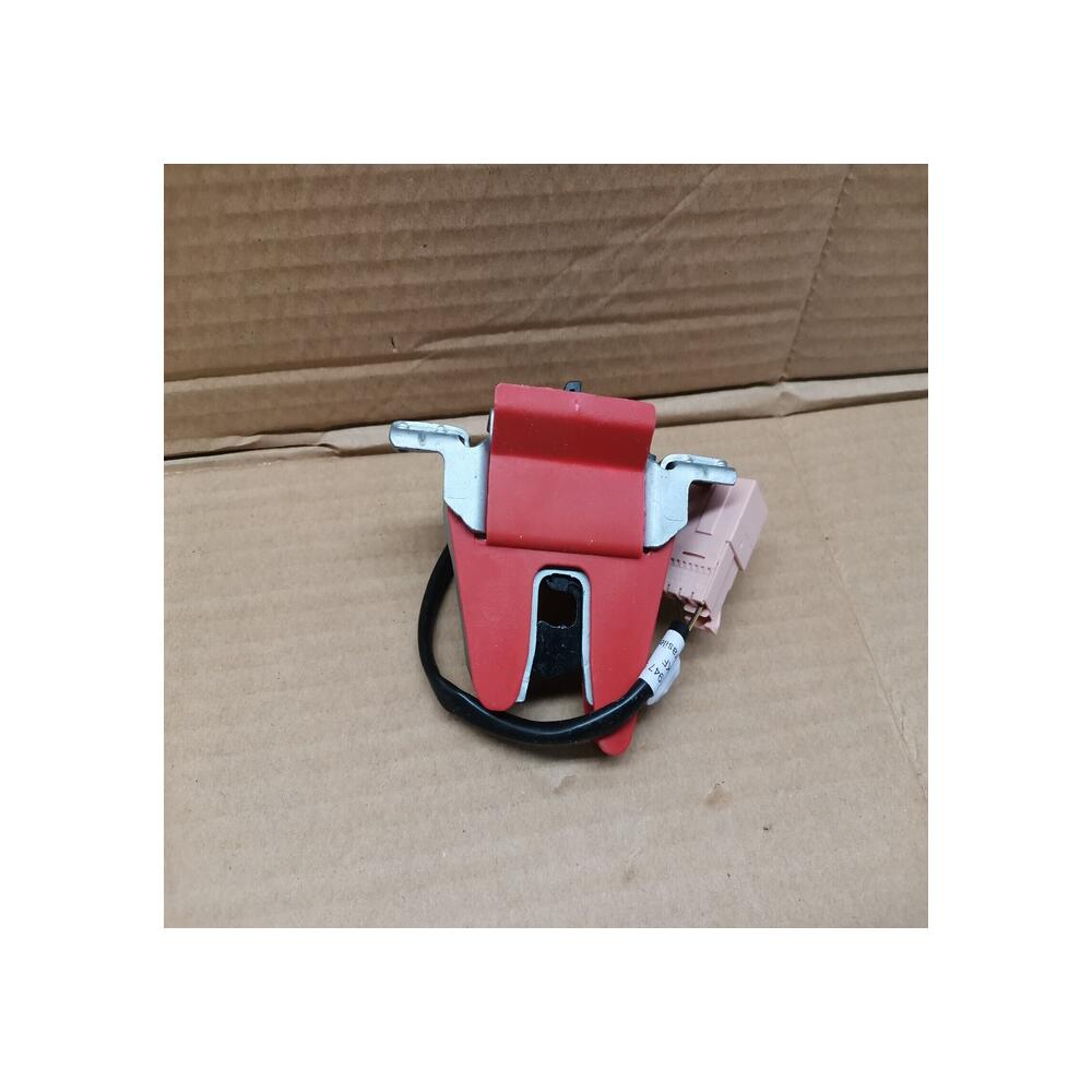 GACHE CROCHET FERMETURE ELECTRIQUE COFFRE ARRIERE VOLKSWAGEN  FOX 5Z6827505