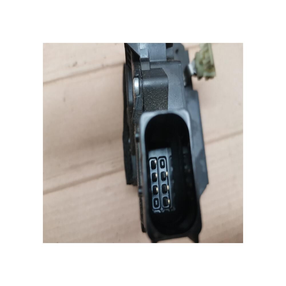 GACHE SERRURE DE PORTE AVANT DROIT OPEL MERIVA B 13258274