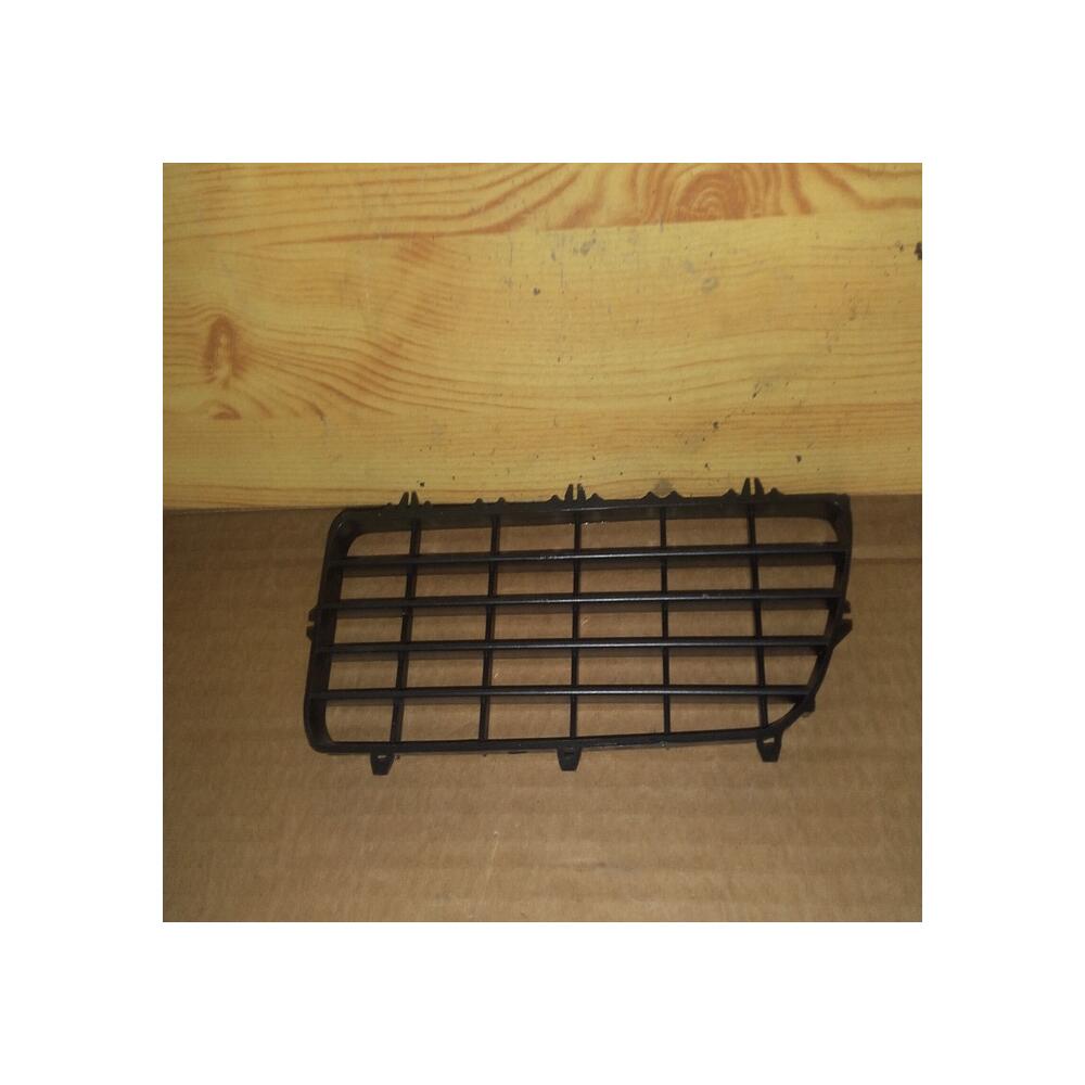 GRILLE DE CALANDRE NOIR  SEAT IBIZA 1 REF 6K6853653A