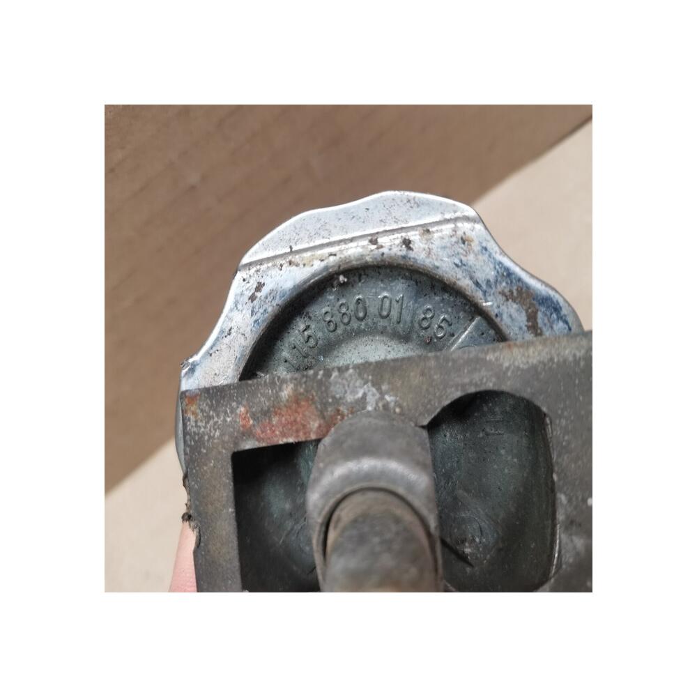 insigne etoile de calandre mercedes W114 W115 ref 1158800186