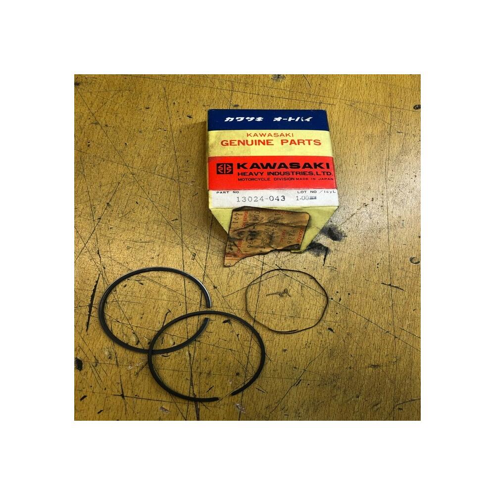 jeu segment Kawasaki G5 1972-1975 OEM OVERSIZED 1.00MM PISTON RING SET 13024-043