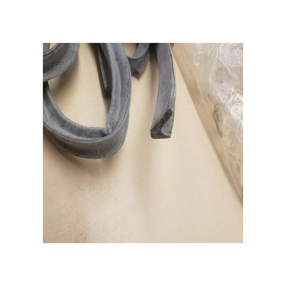 joint caoutchouc porte ou capot Peugeot 504 404 ref 9031.05