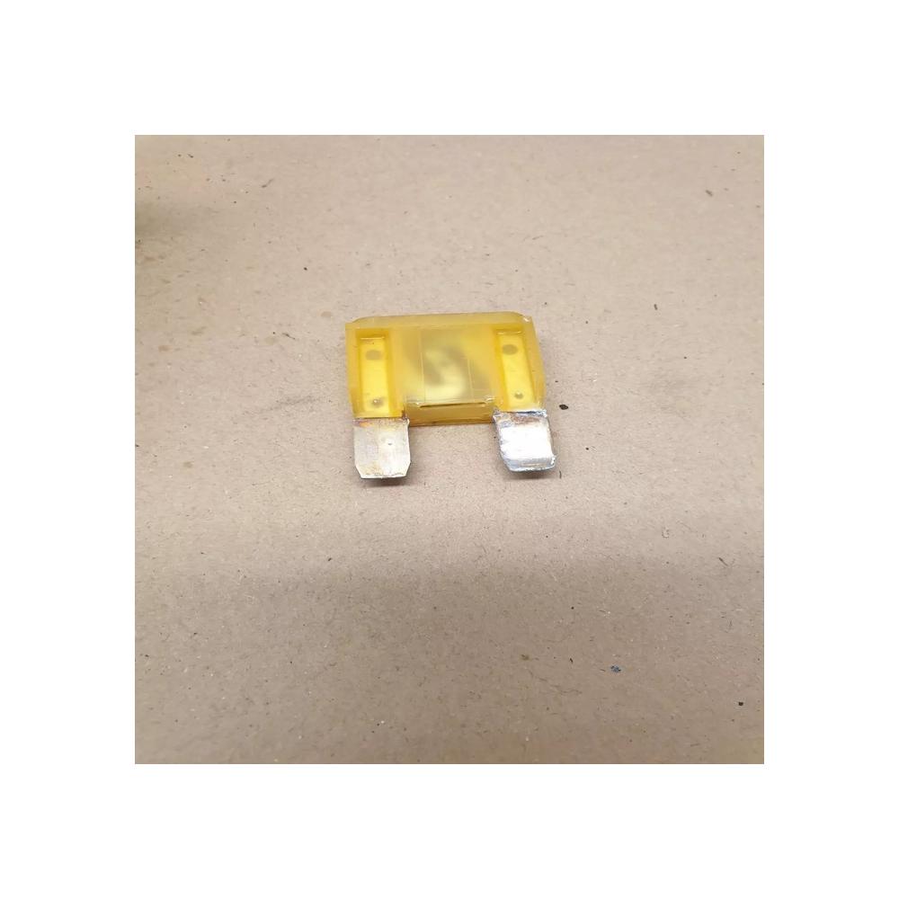 LOT DE 2  Maxi fusible 20A 32V jaune voiture automobile 2.9X3.5 CM