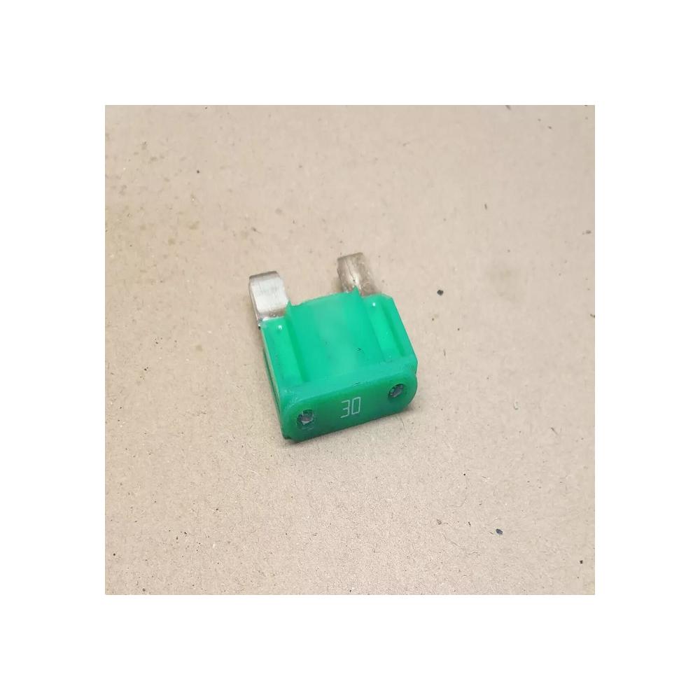 Maxi fusible 30A 32V jaune voiture automobile 2.9X3.5 CM