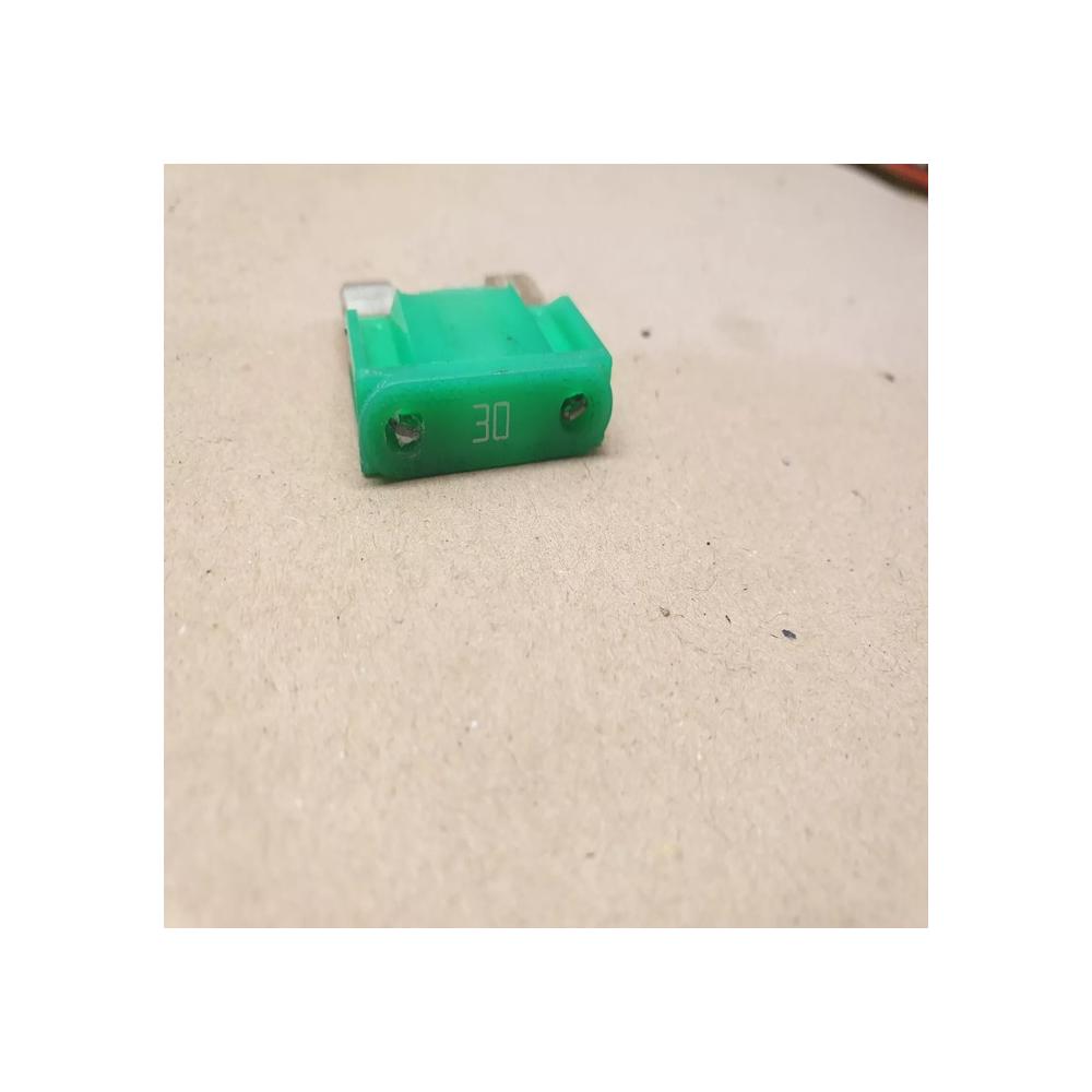Maxi fusible 30A 32V jaune voiture automobile 2.9X3.5 CM