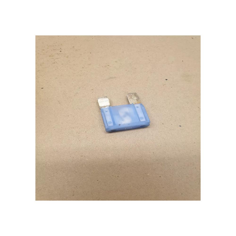 Maxi fusible 60A 32V jaune voiture automobile 2.9X3.5 CM