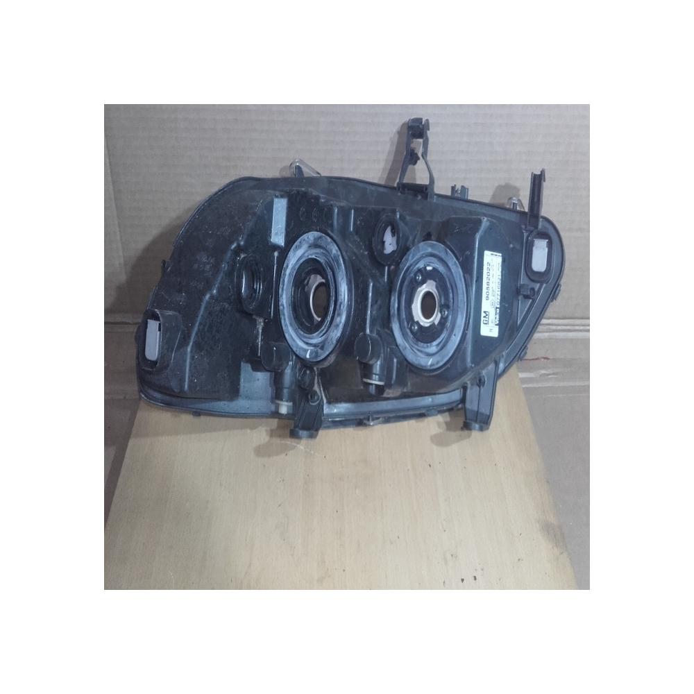 phare optique avant droit opel zafira A valeo 905 820 22 67716821
