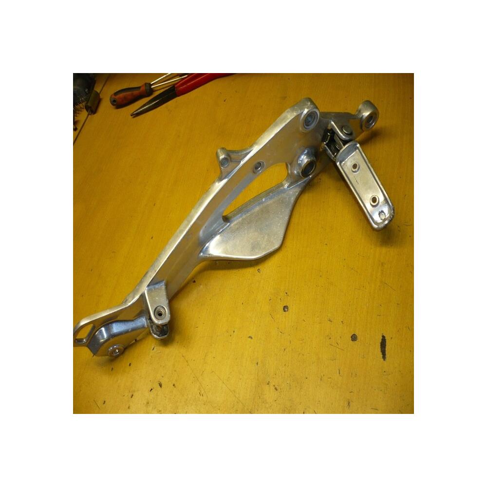 platine repose pied coté droit yamaha 900 tdm