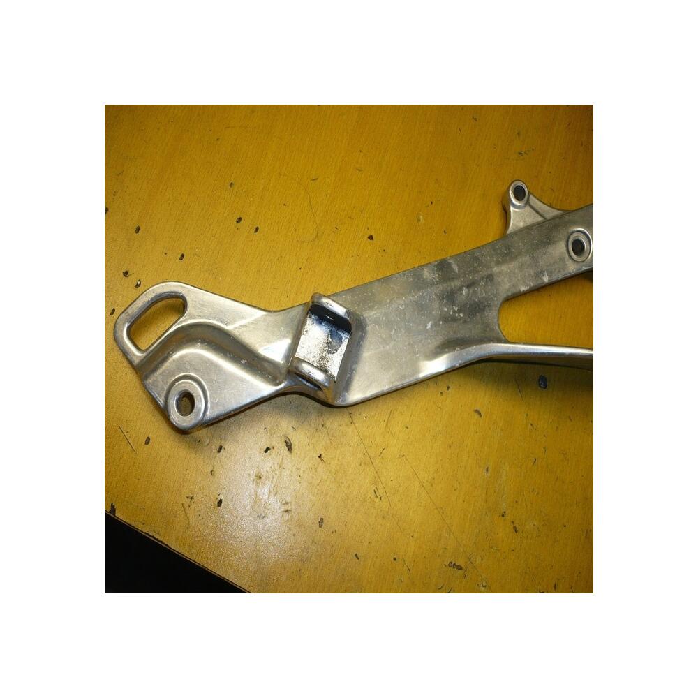 platine repose pied coté droit yamaha 900 tdm