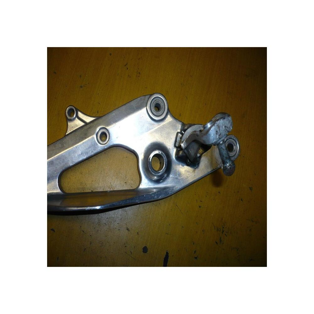 platine repose pied coté droit yamaha 900 tdm