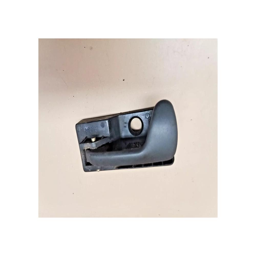 POIGNEE DE PORTE INTERIEUR AVANT OU ARRIERE GAUCHE FIAT PUNTO 1