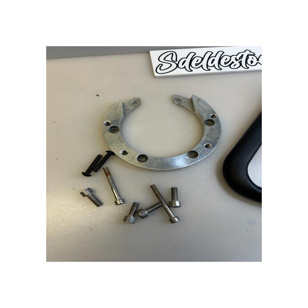 Poignée passager A-Sider Black Edition réservoir Triumph  MV Agusta aprilia