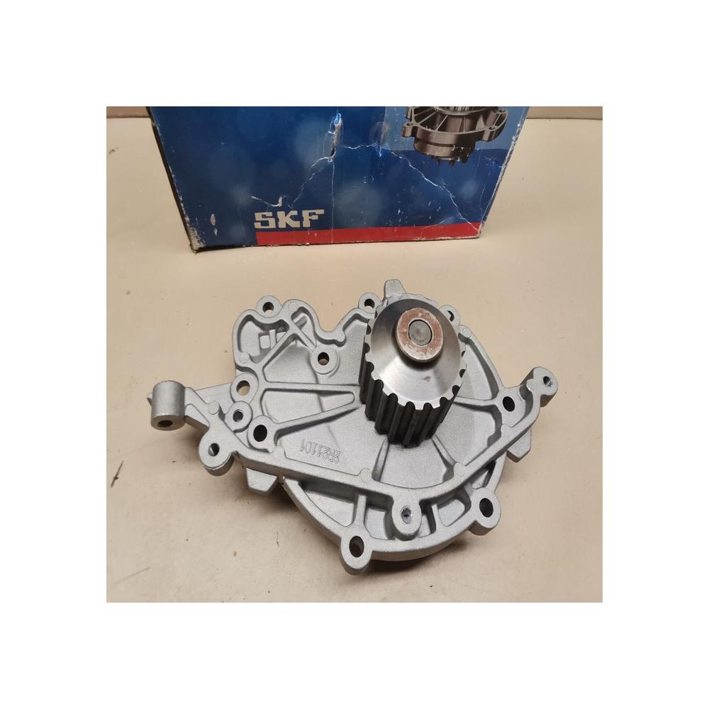 Pompe à eau RENAULT LAGUNA 1 ESPACE 3 SAFRANE 2.2 DT D SKF VKPC 86633