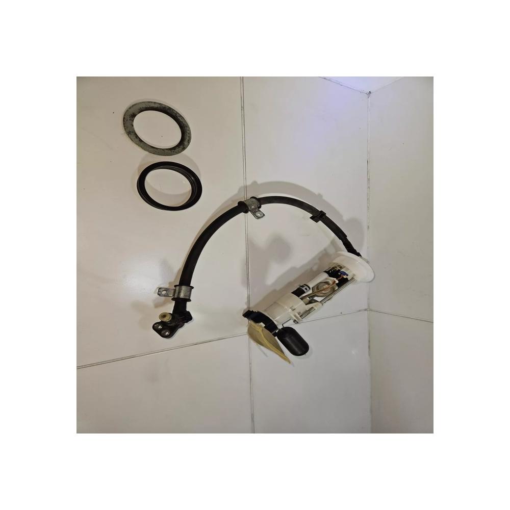POMPE A ESSENCE + DURITE INJECTEUR  HONDA FES S-WING SWING ABS 125 2011