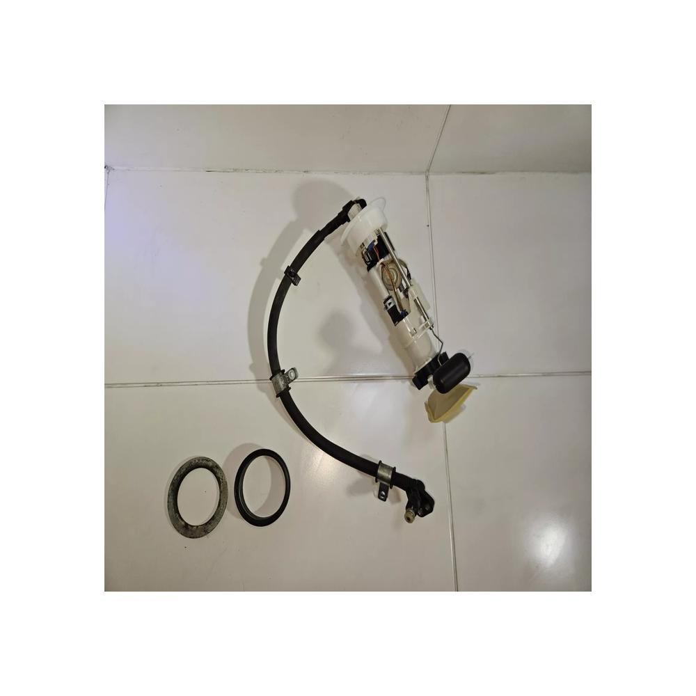 POMPE A ESSENCE + DURITE INJECTEUR  HONDA FES S-WING SWING ABS 125 2011