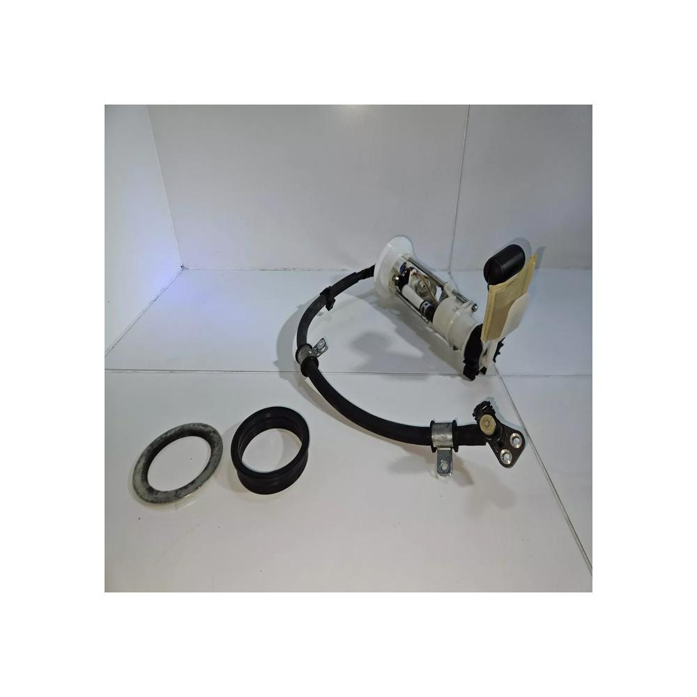 POMPE A ESSENCE + DURITE INJECTEUR  HONDA FES S-WING SWING ABS 125 2011