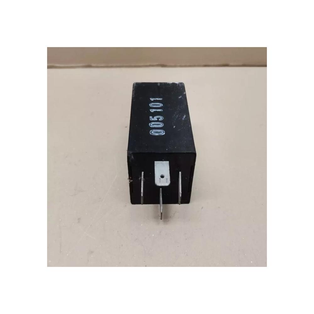 RELAIS NOIR 382 AUDI A3 A4 VOLKSWAGEN GOLF 4 PINS REF 4D0907131  *