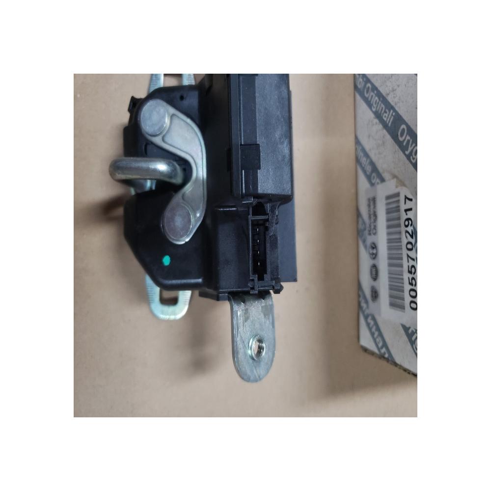 SERRURE DE HAYON COFFRE  FIAT 500 PUNTO GRANDE PUNTO  55701971