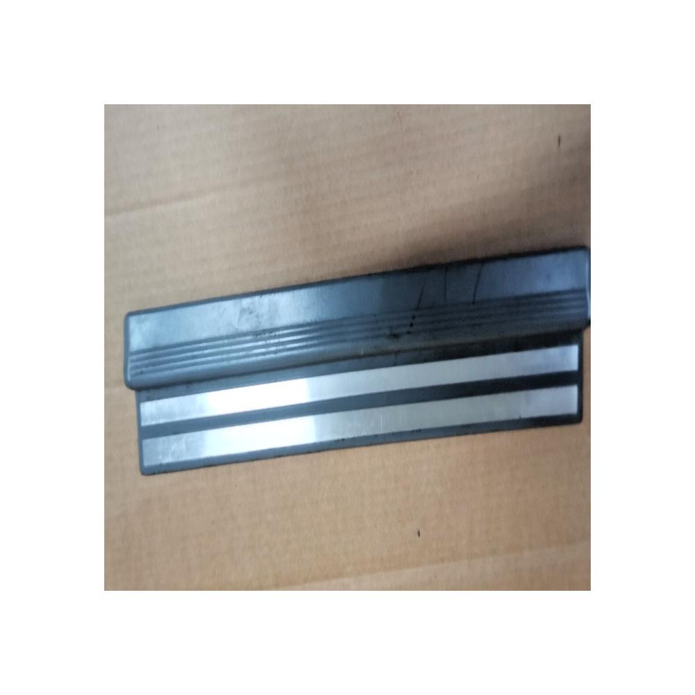 SEUIL DE PORTE Avant DROIT MERCEDES  W210 REF 2106800136