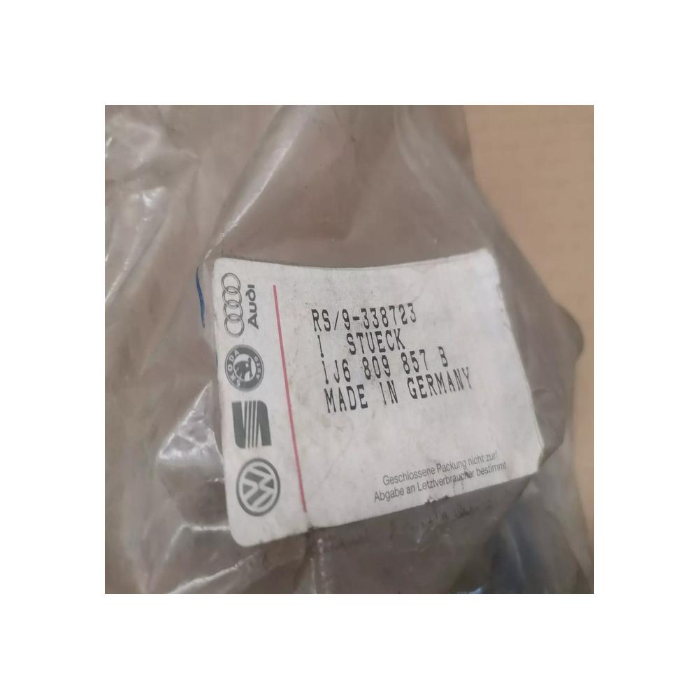TRAPPE COUVERCLE FERMETURE RESERVOIR VW GOLF 4 REF 1J6809857B