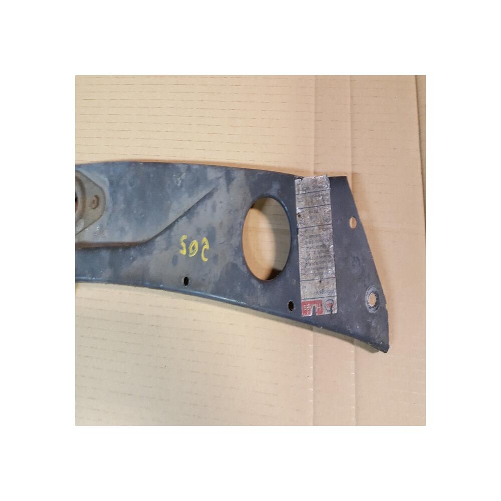 Traverse  avec fermeture capot PEUGEOT 205  049212994  7106 87 710658