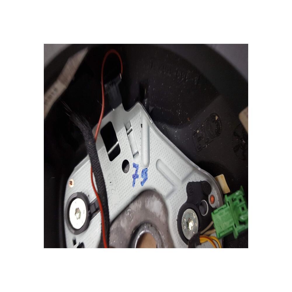 Volant BMW SERIE 1 E87 PHASE 2  ref 6769894