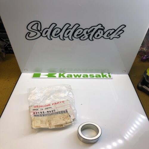 1 bague axe roue arriere droit  L=16.4 kawasaki 92152-0559 z zr 750 900