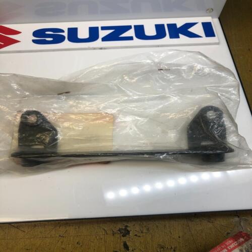 1 support cache droit culasse suzuki 11179-12f11 gz 125 marauder 1998 2007