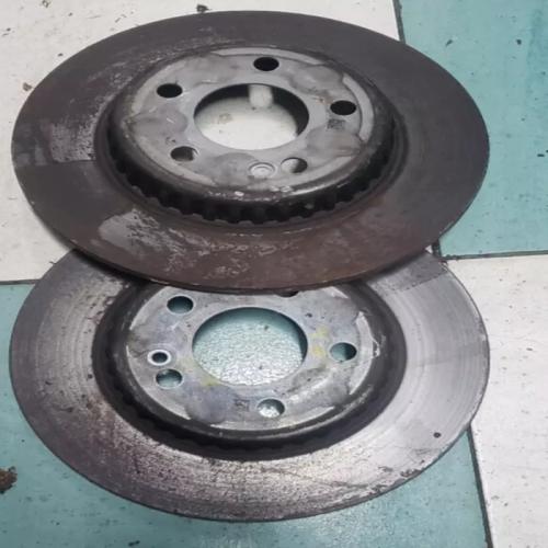 2 disques de freins arriere Ø 300mm  Mercedes CLASSE C W205 ref 0004230512