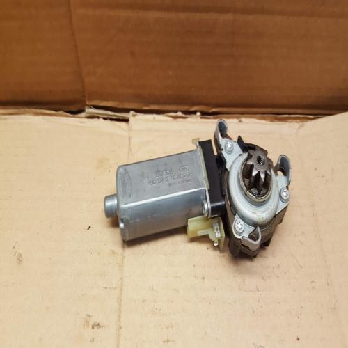 actionneur moteur siège avant droit MERCEDES ML w164 W251 0390203002